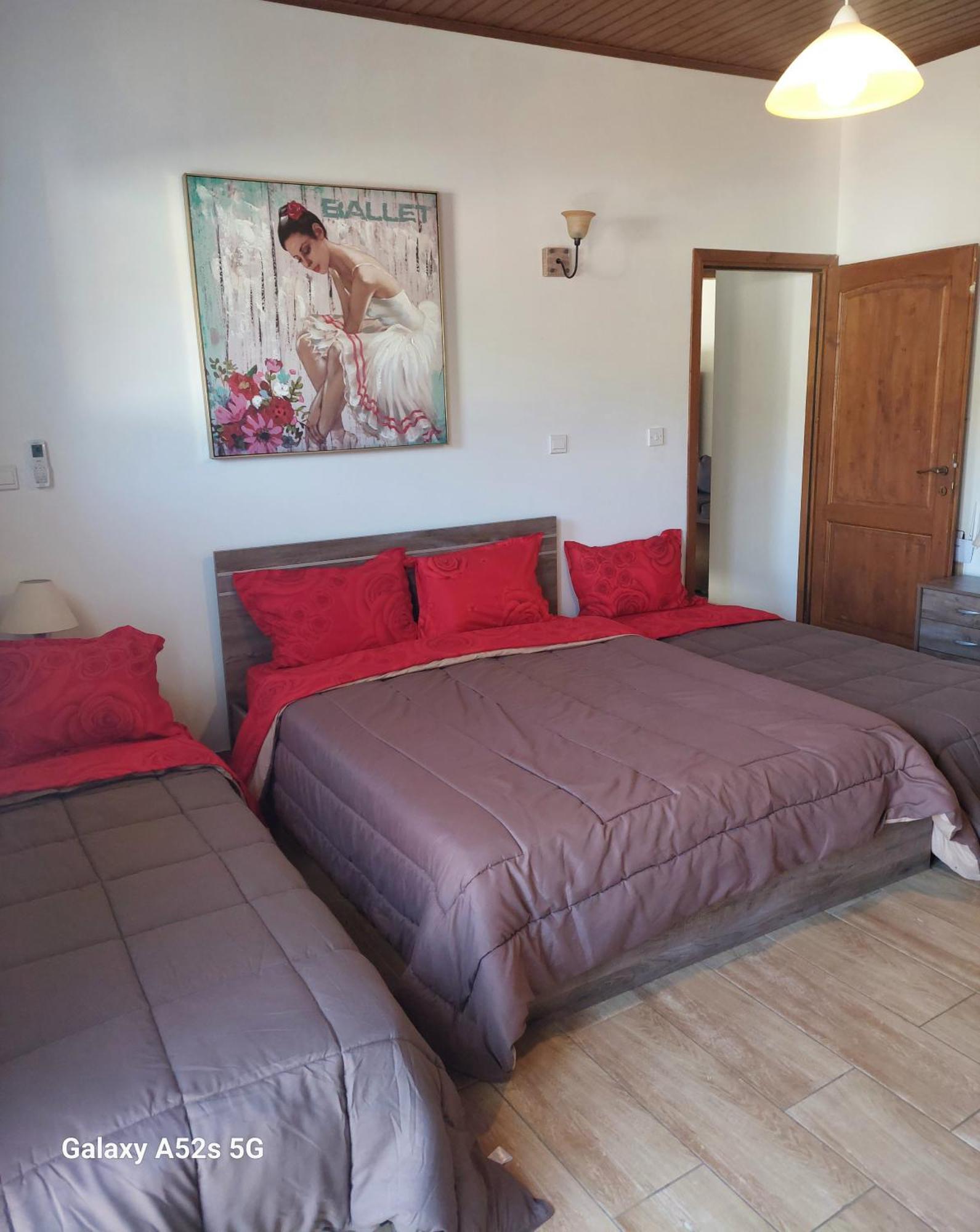 Love Holiday Suite 2 Tris Elies Exterior photo
